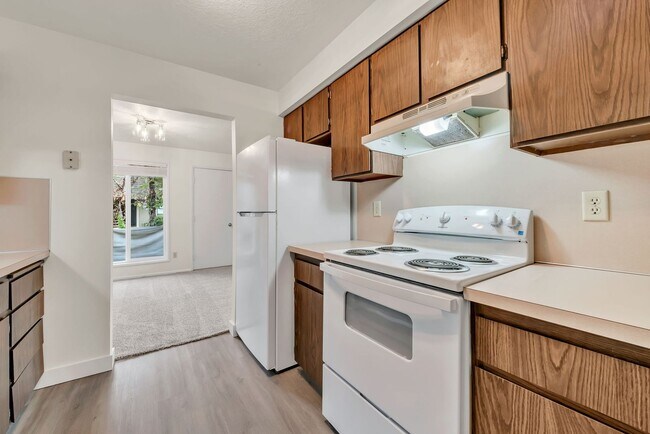 Building Photo - 1628-1628 Madras St SE