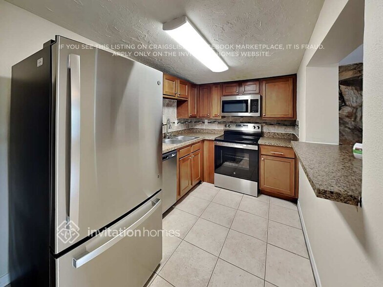 Building Photo - 15149 Harding Ave