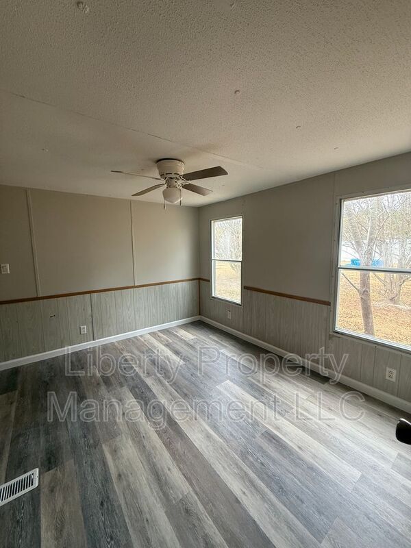 Building Photo - 1019 John Godfrey Rd