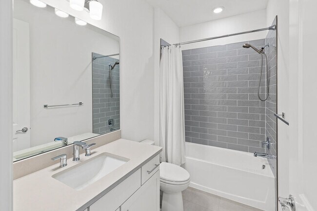 Building Photo - 758 SE Courances Dr