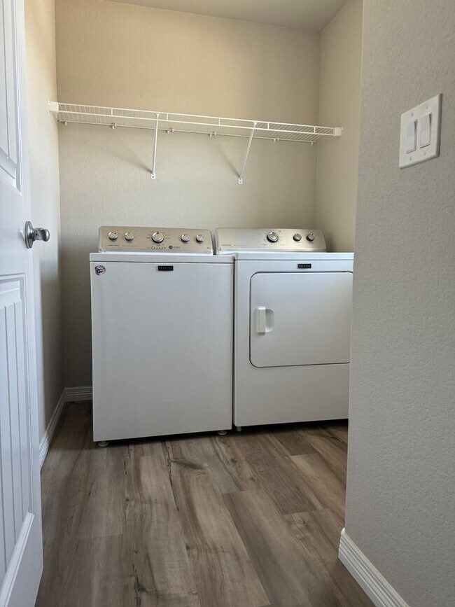 Building Photo - Newer home! 4 bedrooms! 2 Car! AC!