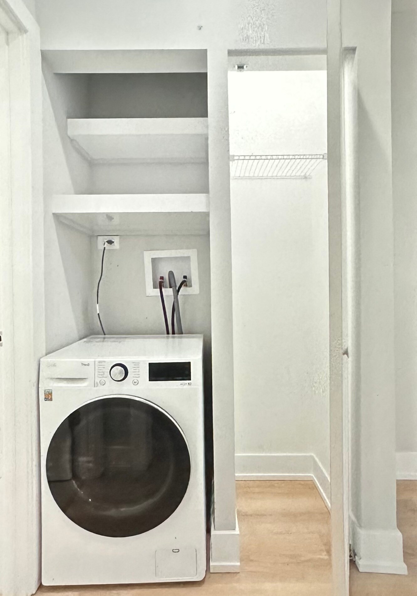 Building Photo - 7503 N Eastlake Ter