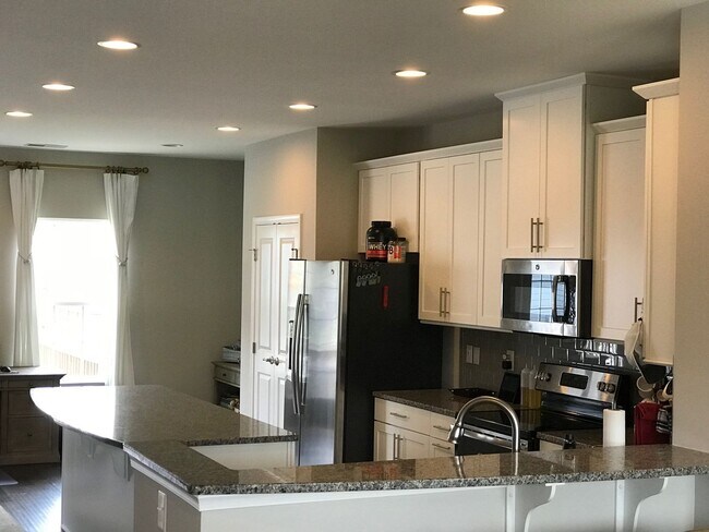 Building Photo - Former Model Townhome for Rent