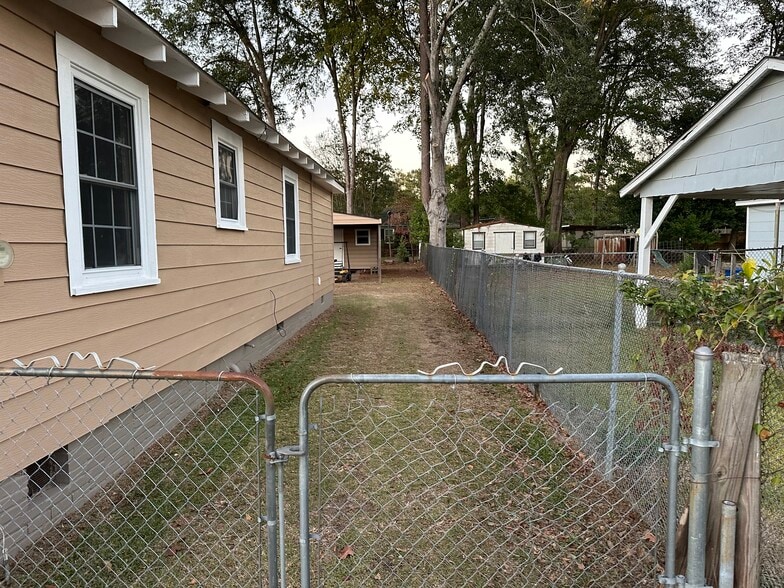 Side View - 1808 16th Pl