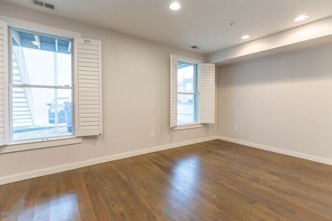 Building Photo - 1330 Montello Ave NE