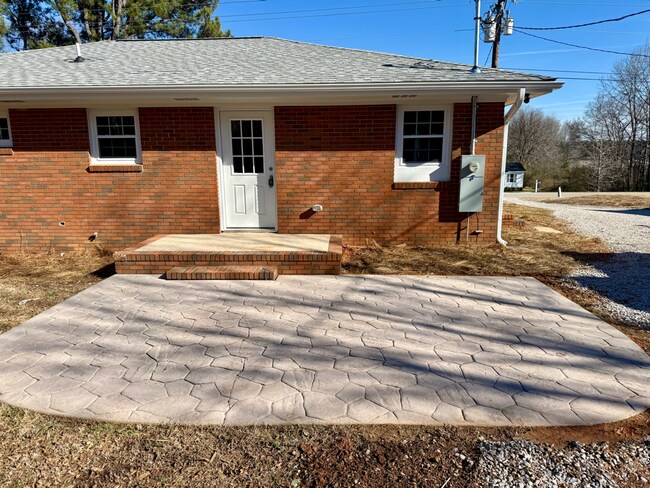 Building Photo - Completely Remodeled Home For Rent!
