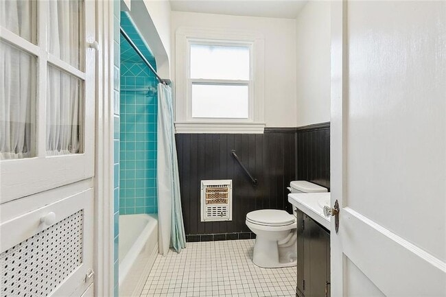 Building Photo - 918 N Hennessey St