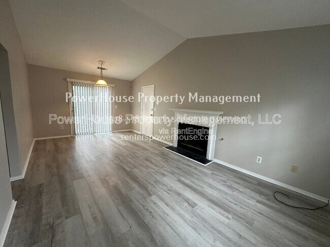 Building Photo - 115 Yately Ct