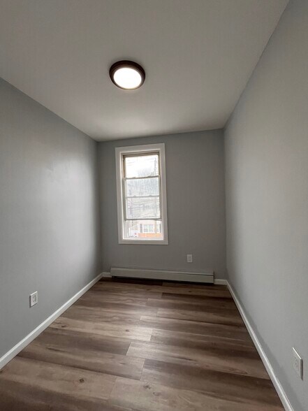 Building Photo - 182 Bartholdi Ave
