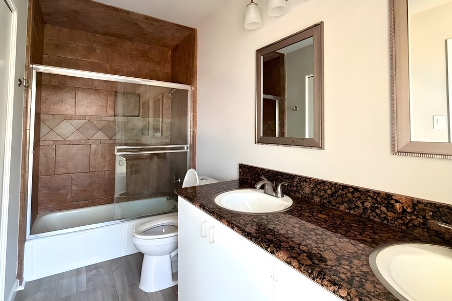 Building Photo - 8642 Fredericksburg Rd