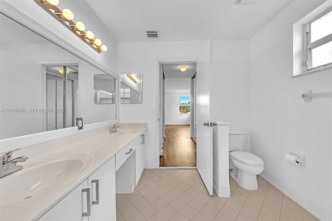 Building Photo - 15740 NW 16th Ct