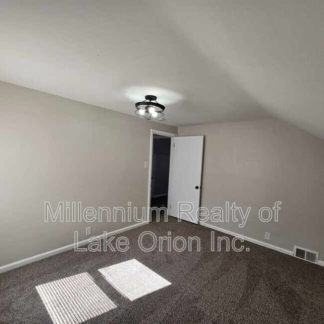 Building Photo - 614 E Tennyson Ave