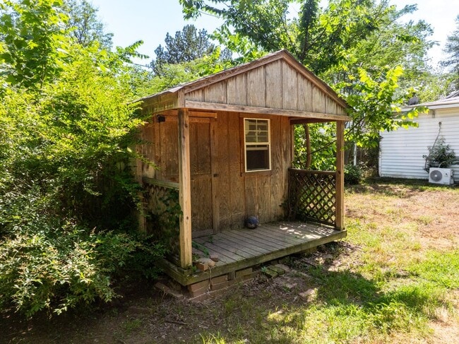 Building Photo - Freshly Updated 3 Bedroom Home