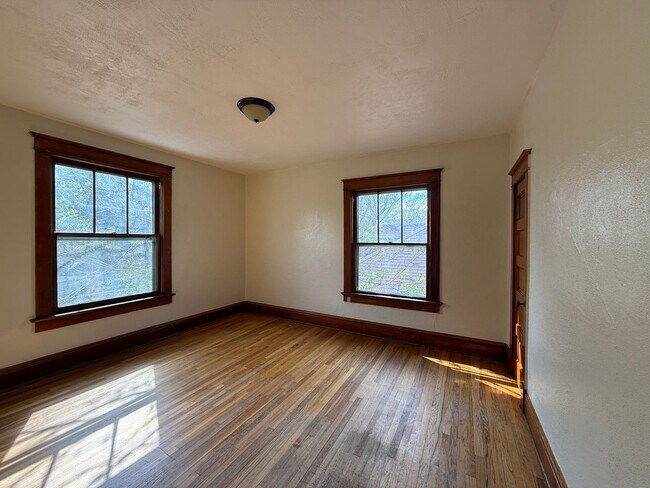 Building Photo - Refined Living in the Heart of Pueblo 25% OFF FIRST MONTH'S RENT