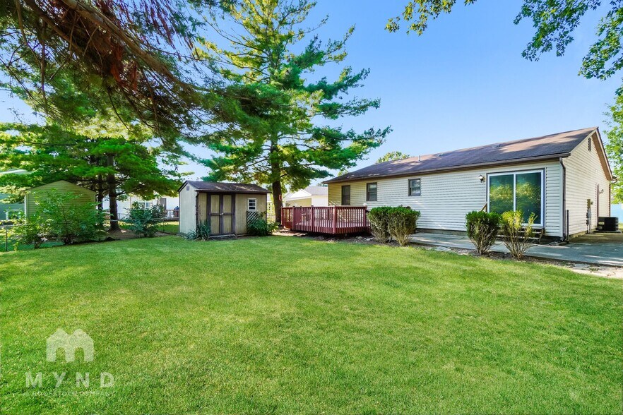 Building Photo - 1484 Willow View Dr