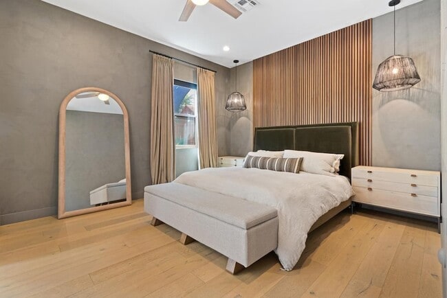 Building Photo - 4533 E Devonshire Ave