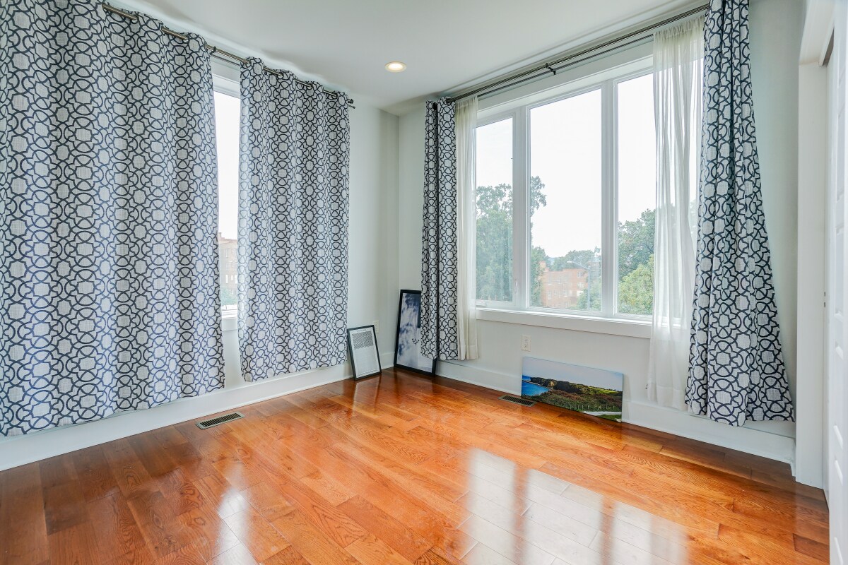 Primary Bedroom - 800 21st St NE