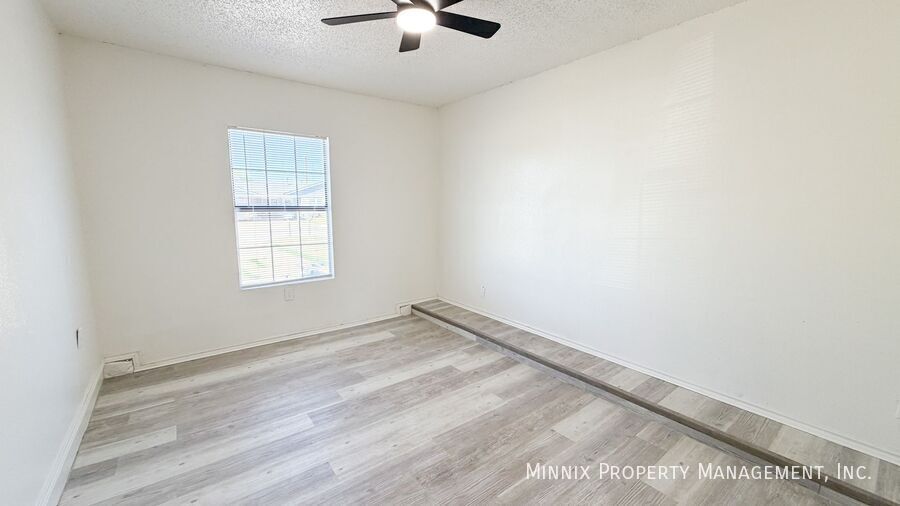 Building Photo - 4615 Grinnell St