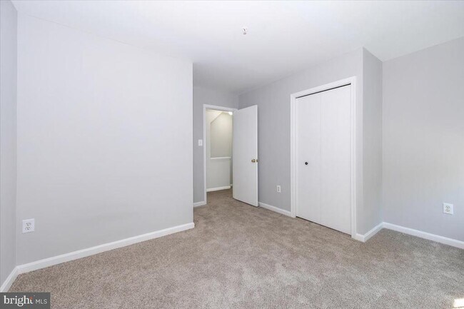 Building Photo - 161 Heathfield Dr