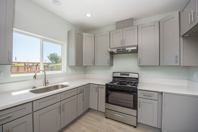 Building Photo - Brand New Home