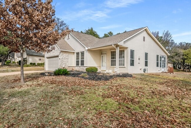 Building Photo - 106 Sunflower St