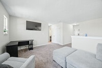 Building Photo - 4007 Woodview Dr