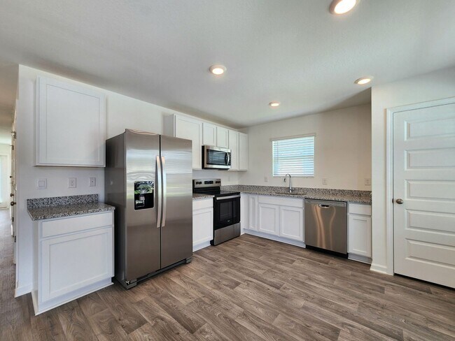 Building Photo - New 3/2 with fenced yard in Foley