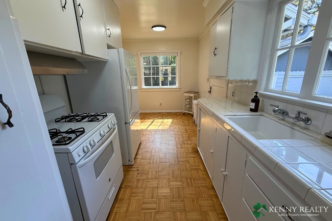 Building Photo - Charming 1 Bedroom Home with Private Yard in Pacifica