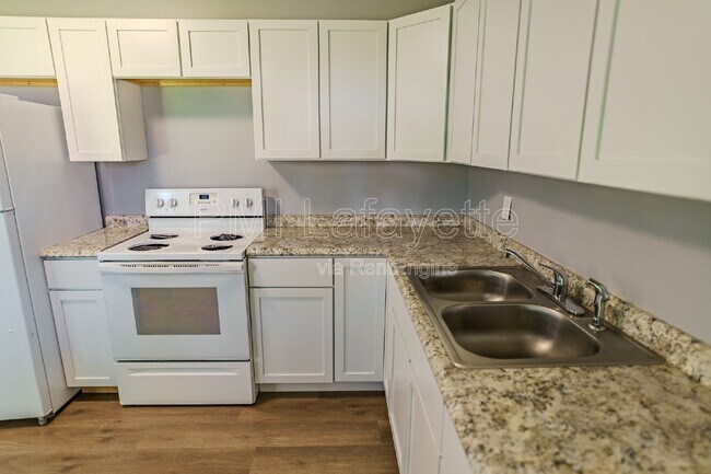 Building Photo - 2310 Sequoya Dr