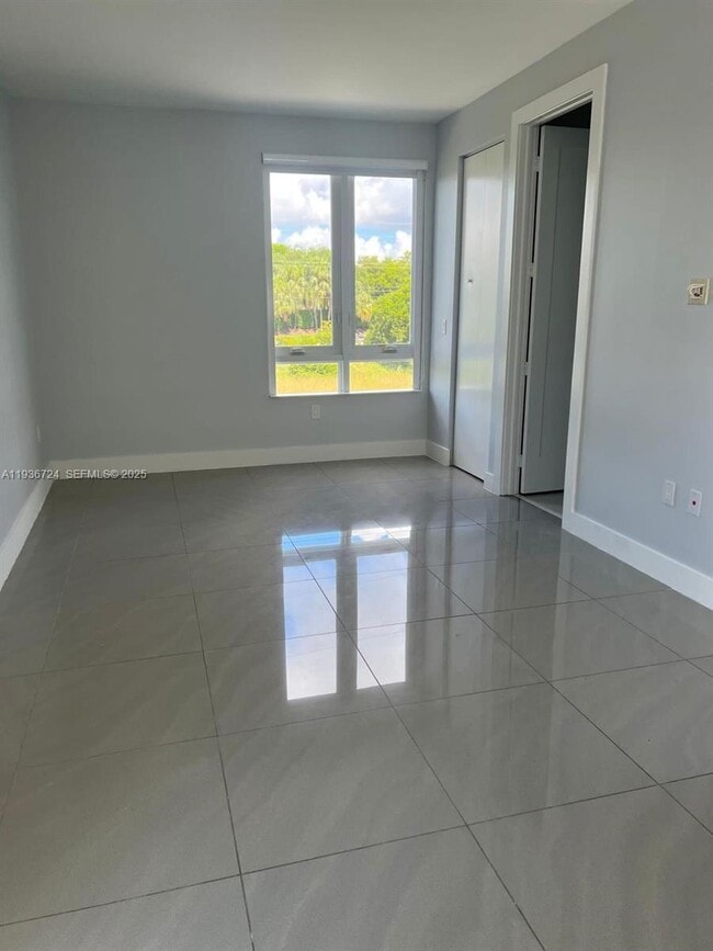 Building Photo - 6412 NW 105th Pl