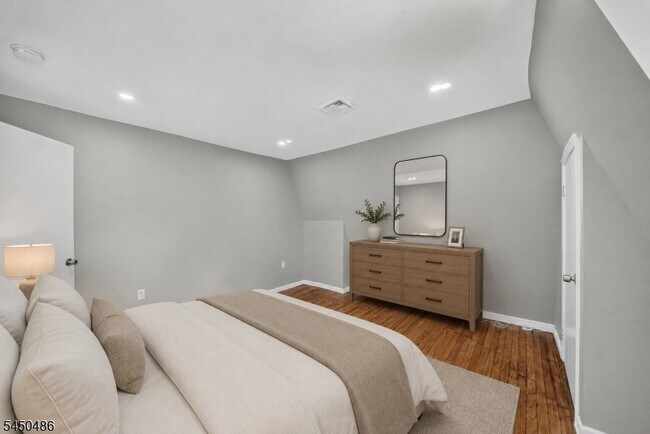 Building Photo - 467 Summer Ave