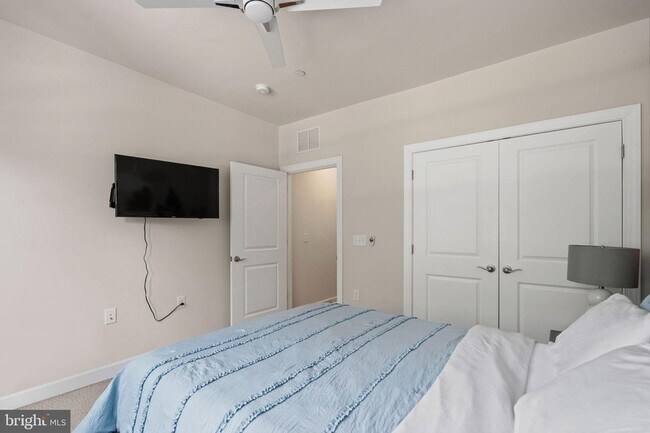 Building Photo - 3925 Fair Ridge Dr