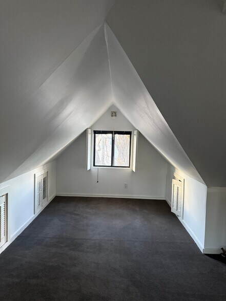 Building Photo - 500 N Washington St