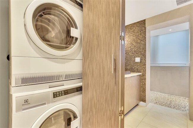 Building Photo - 1956 S Ocean Ln