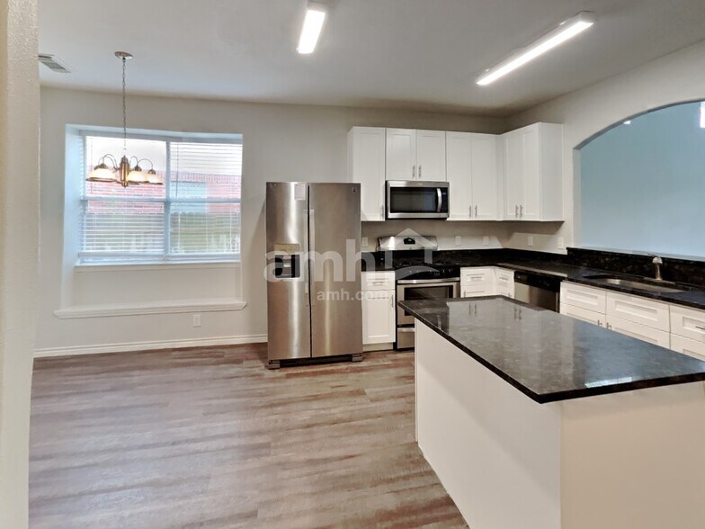 Building Photo - 6303 Tall Canyon Ct