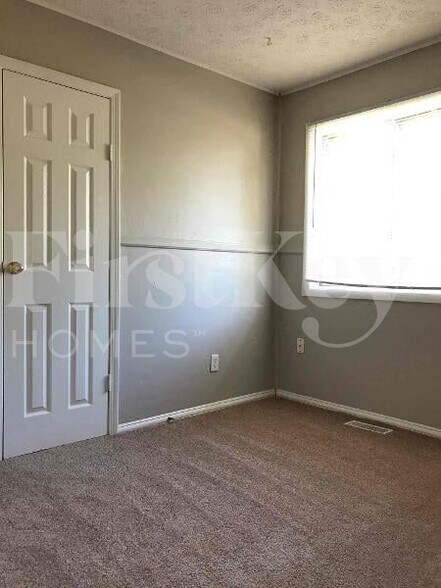 Building Photo - 6039 Penway St