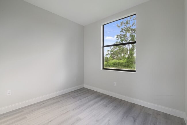 Building Photo - 757 Joponica Ave S