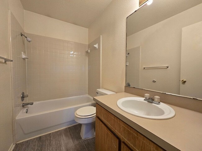 Building Photo - AVAILABLE NOW!