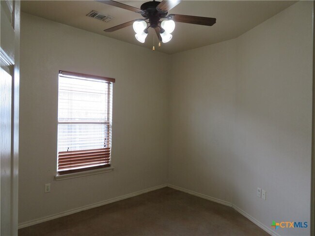 Building Photo - 247 Rosalie Dr