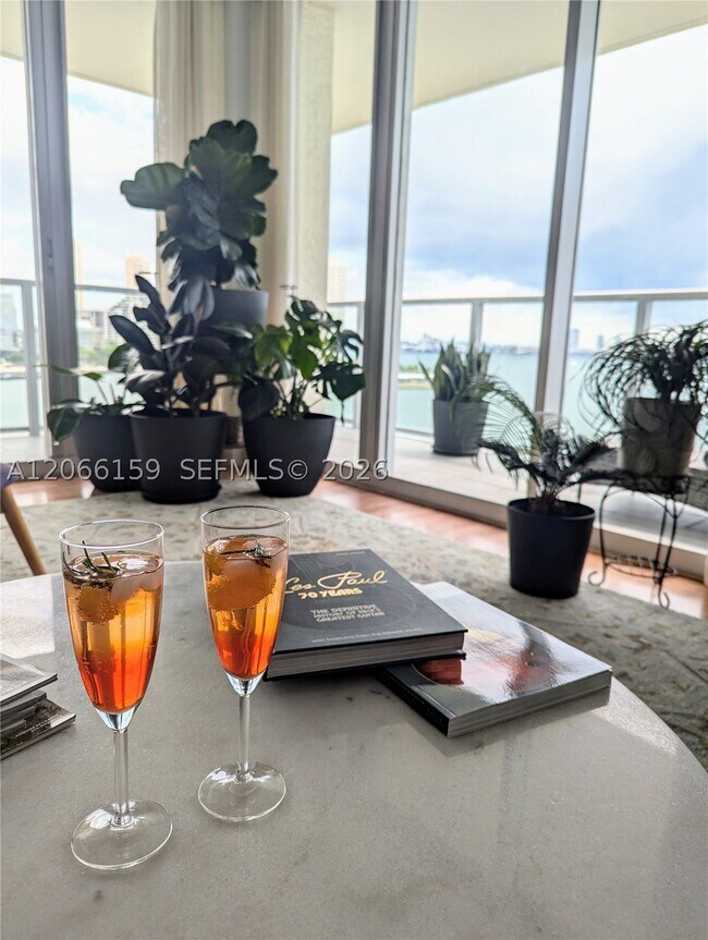Building Photo - 1155 Brickell Bay Dr