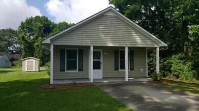 Building Photo - Cozy Home