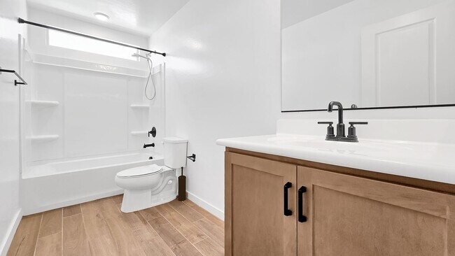 Building Photo - Newly built home with loads of space and S...