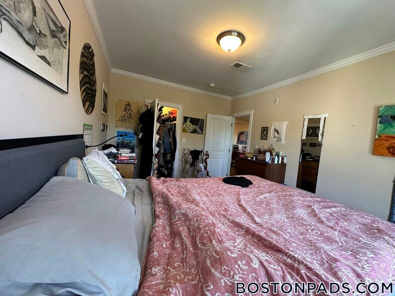 Building Photo - 2973 Washington St