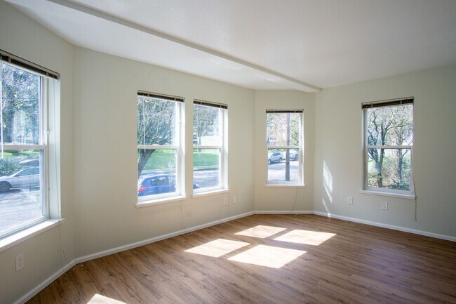 Building Photo - Beautiful & Spacious 2 Bed 2 Bath by Lair Hill Park!