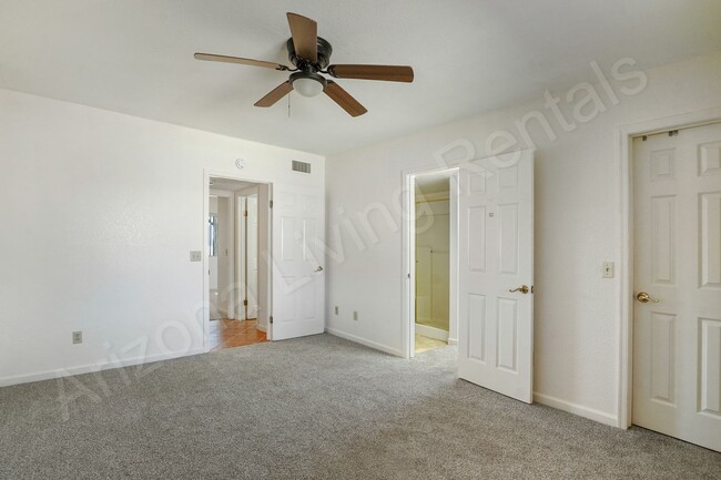 Building Photo - SPACIOUS 3 BEDROOM HOME