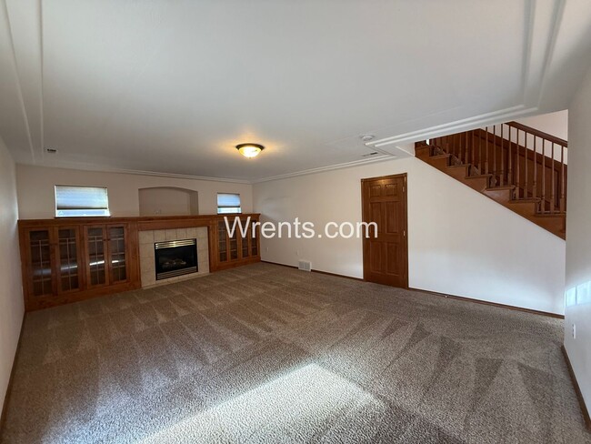 Building Photo - Beautiful 5-mile prairie home! Available now!