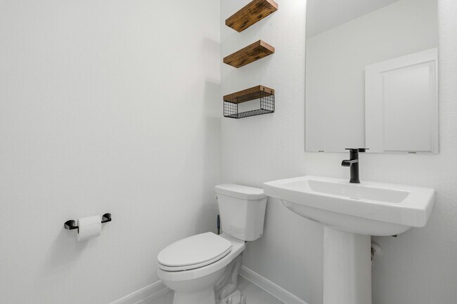 Building Photo - 17043 Luminous Ln