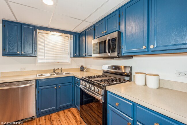 Kitchen - 457 Valley Dr
