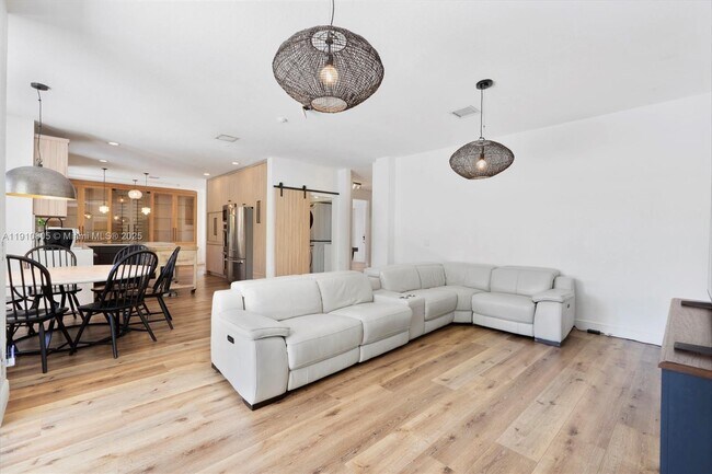 Building Photo - 932 Nandina Dr