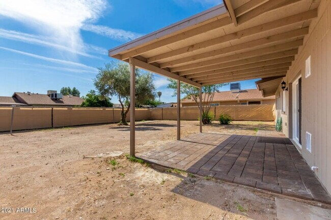 Building Photo - 7361 W Shangri La Rd